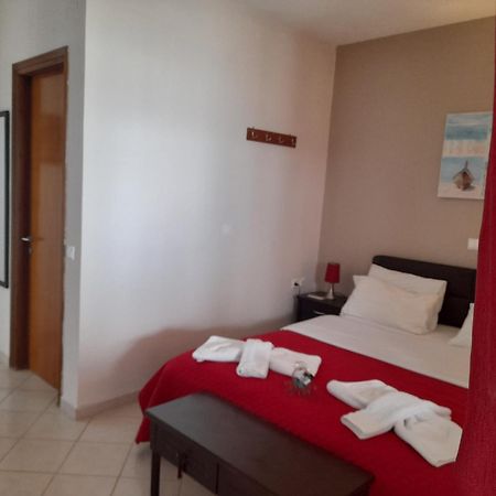 Delfini Aparthotel Ahladerí Kültér fotó