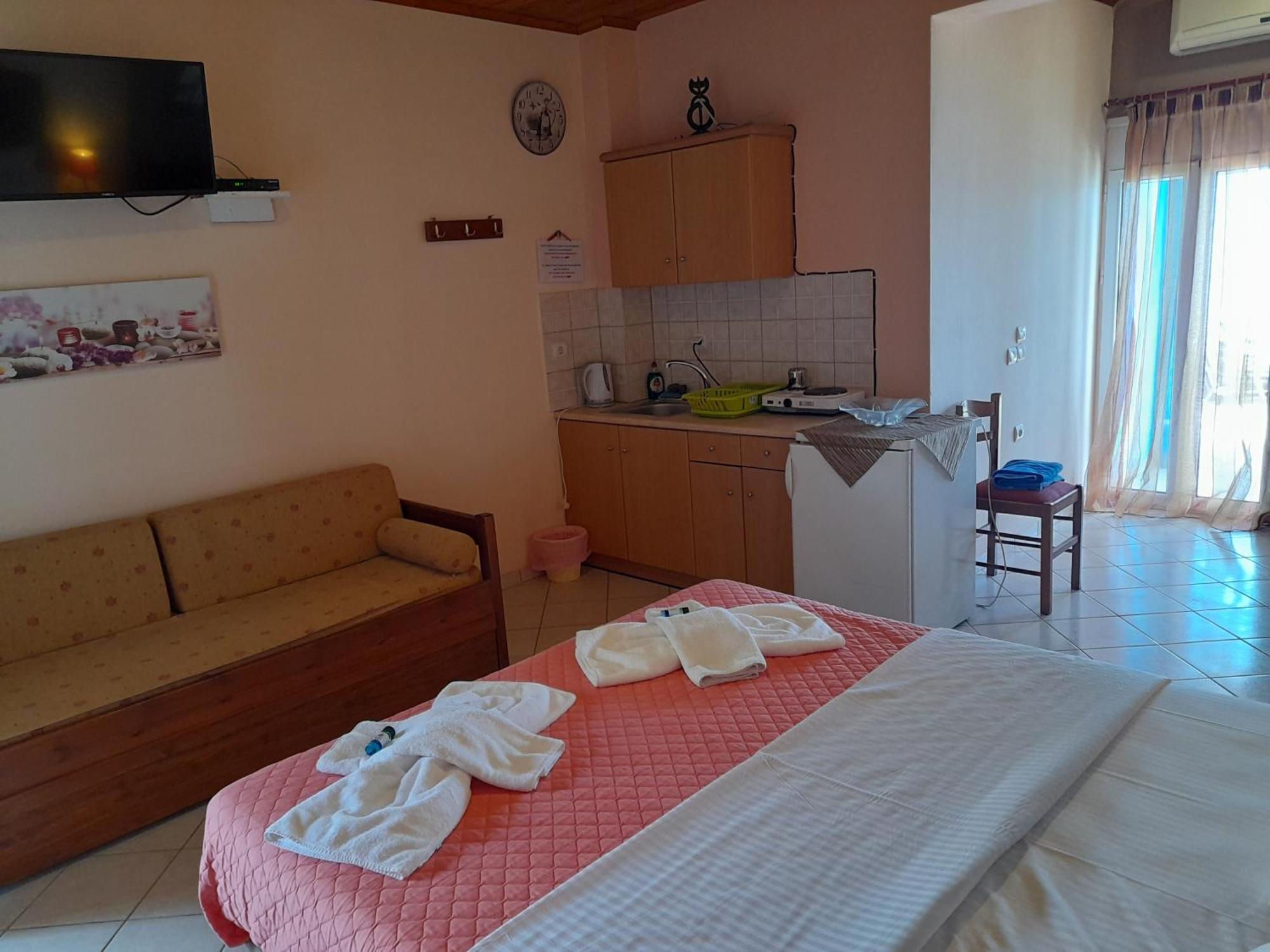 Delfini Aparthotel Ahladerí Kültér fotó
