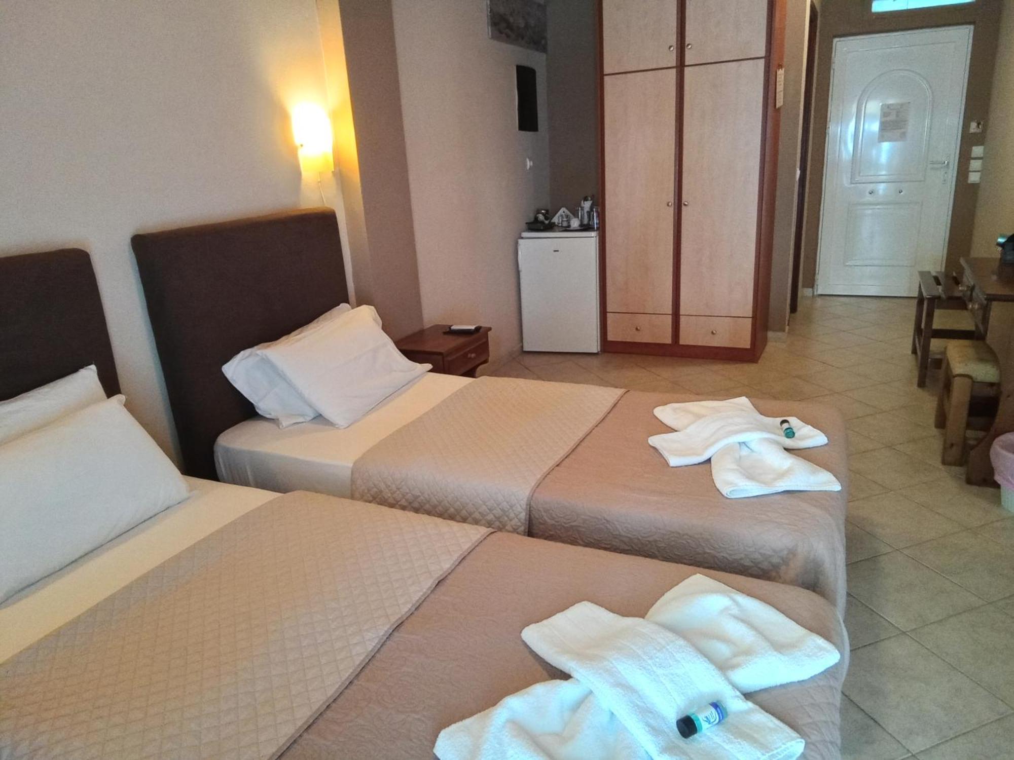 Delfini Aparthotel Ahladerí Kültér fotó