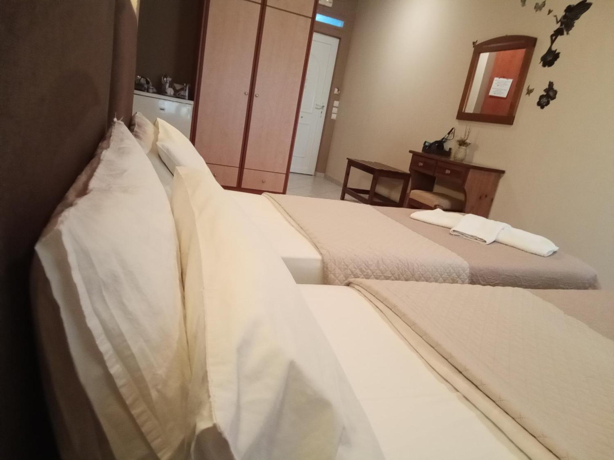 Delfini Aparthotel Ahladerí Kültér fotó