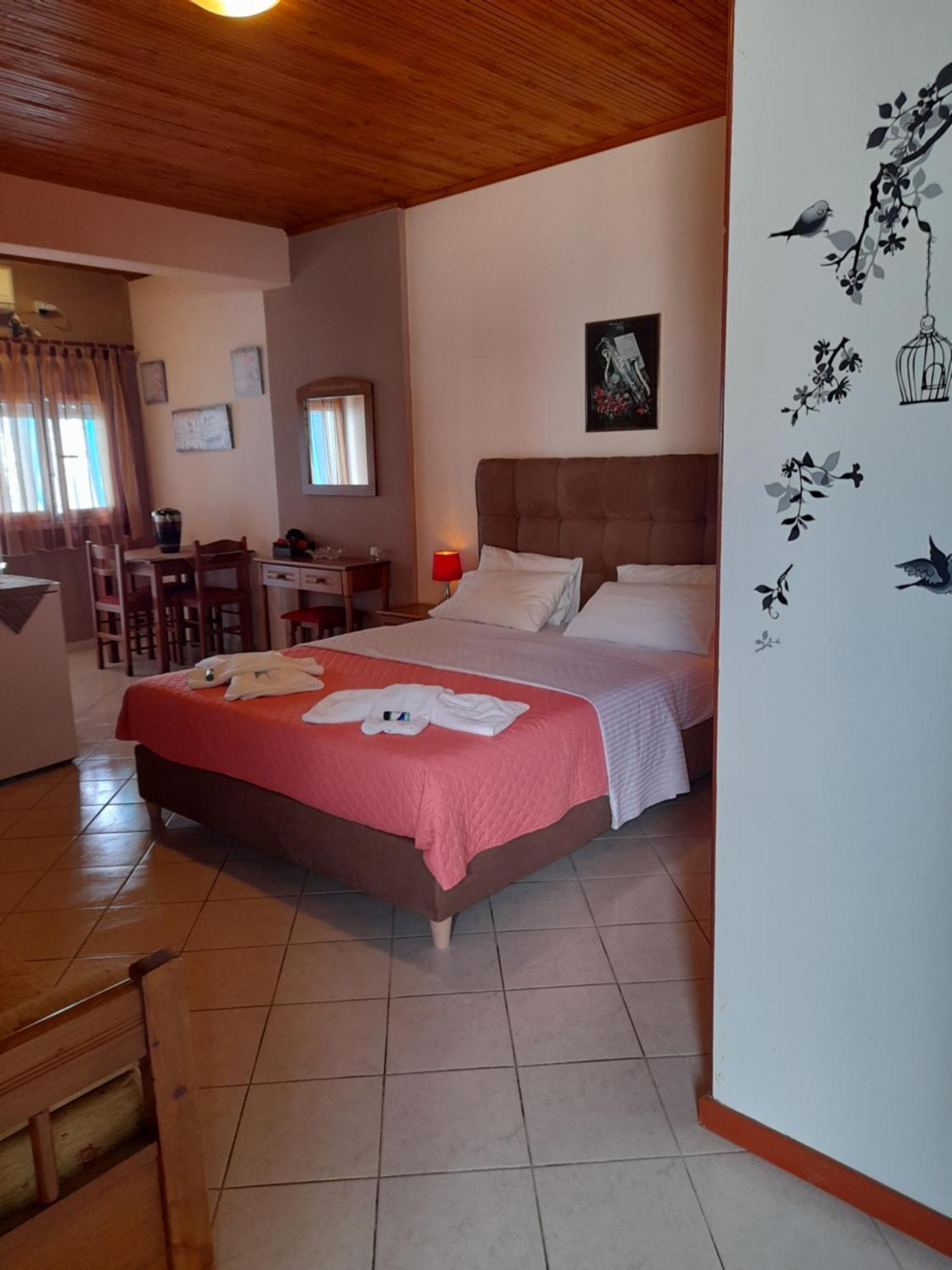 Delfini Aparthotel Ahladerí Kültér fotó