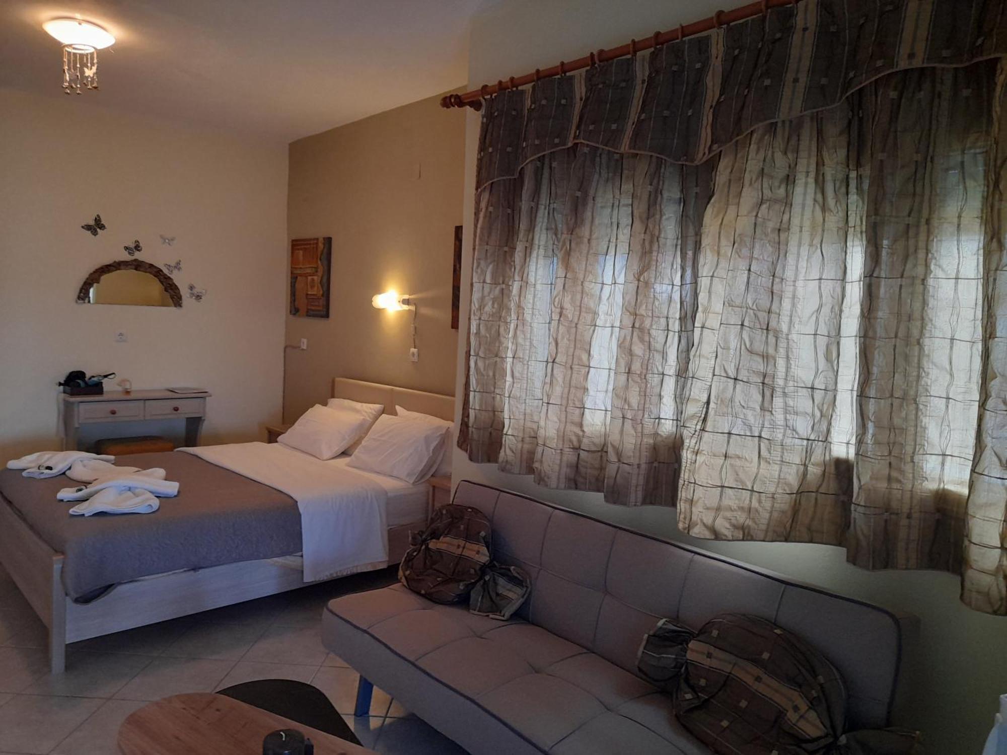 Delfini Aparthotel Ahladerí Kültér fotó