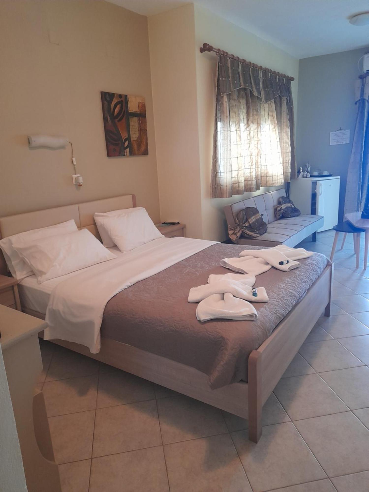 Delfini Aparthotel Ahladerí Kültér fotó