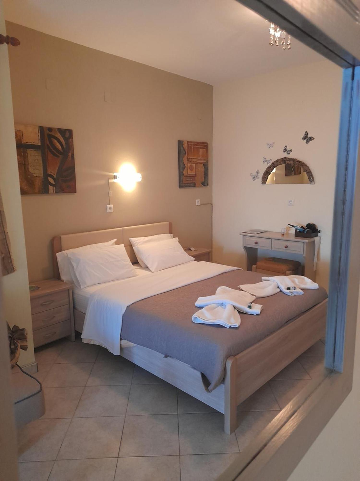 Delfini Aparthotel Ahladerí Kültér fotó
