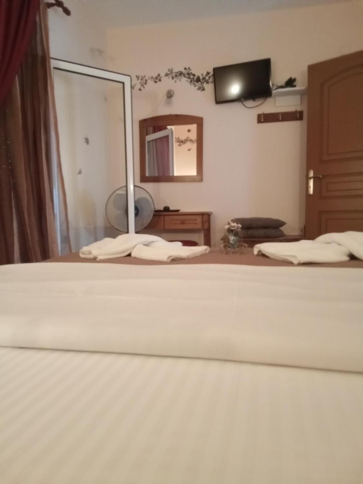 Delfini Aparthotel Ahladerí Kültér fotó