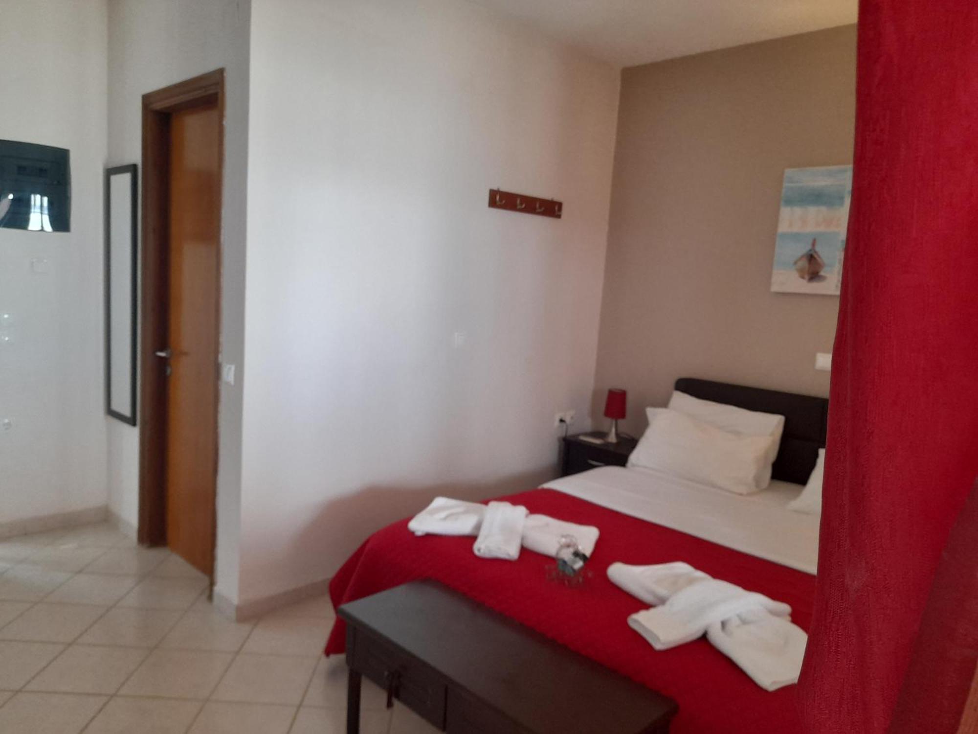 Delfini Aparthotel Ahladerí Kültér fotó