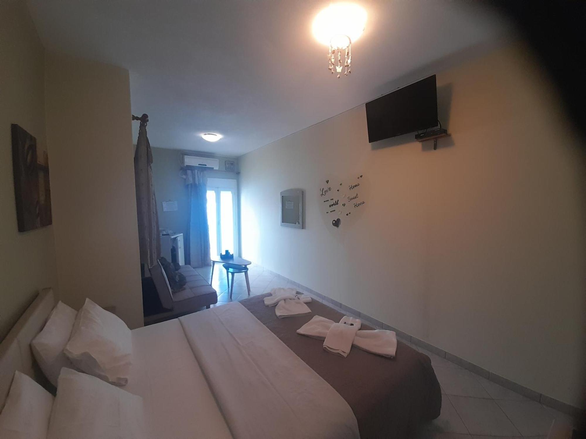 Delfini Aparthotel Ahladerí Kültér fotó
