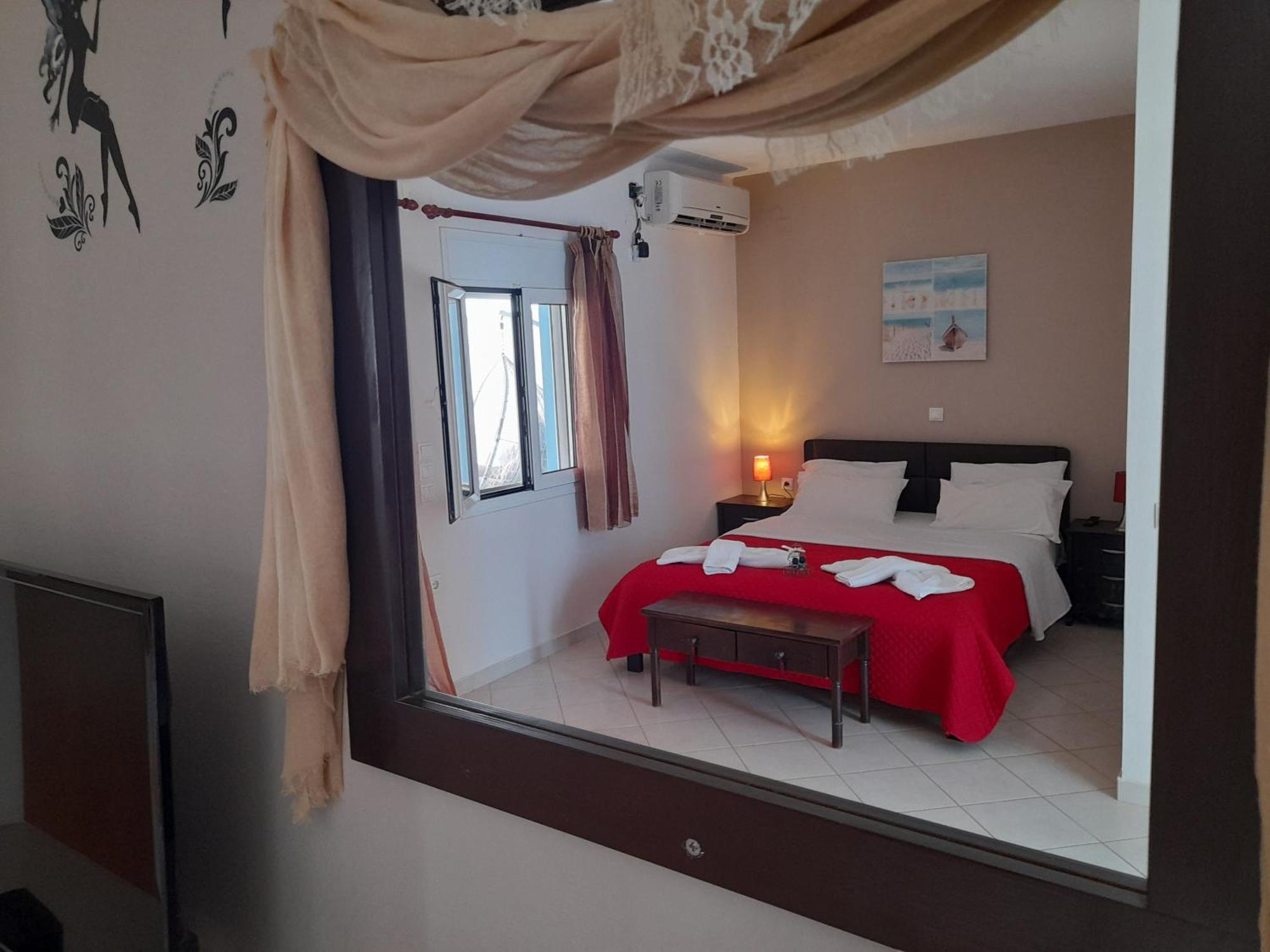 Delfini Aparthotel Ahladerí Kültér fotó