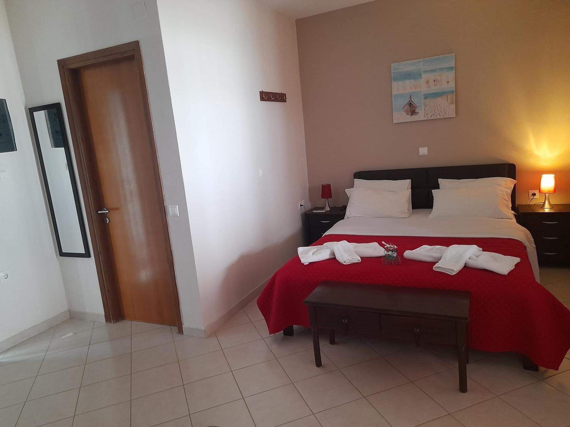 Delfini Aparthotel Ahladerí Kültér fotó