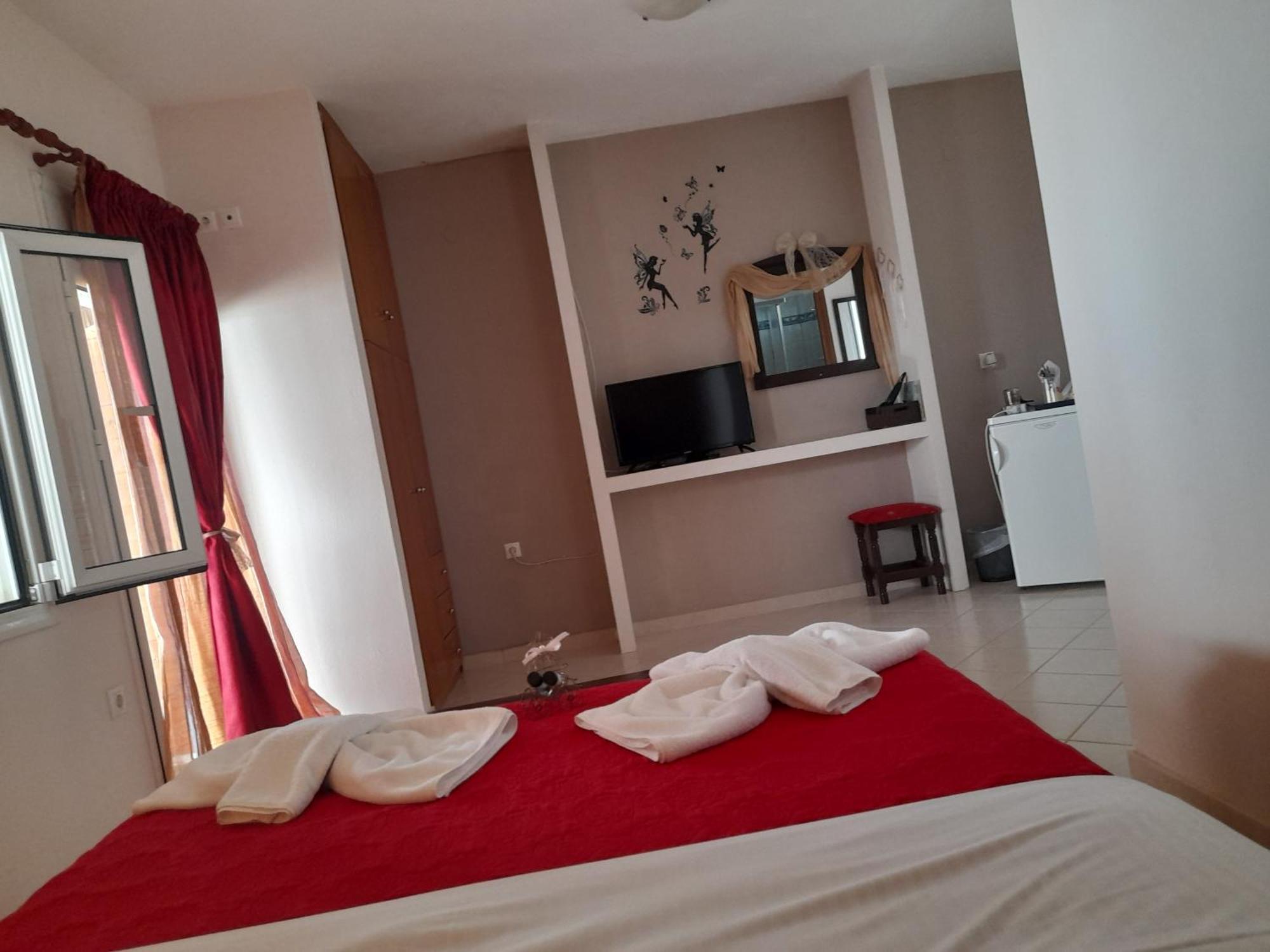 Delfini Aparthotel Ahladerí Kültér fotó